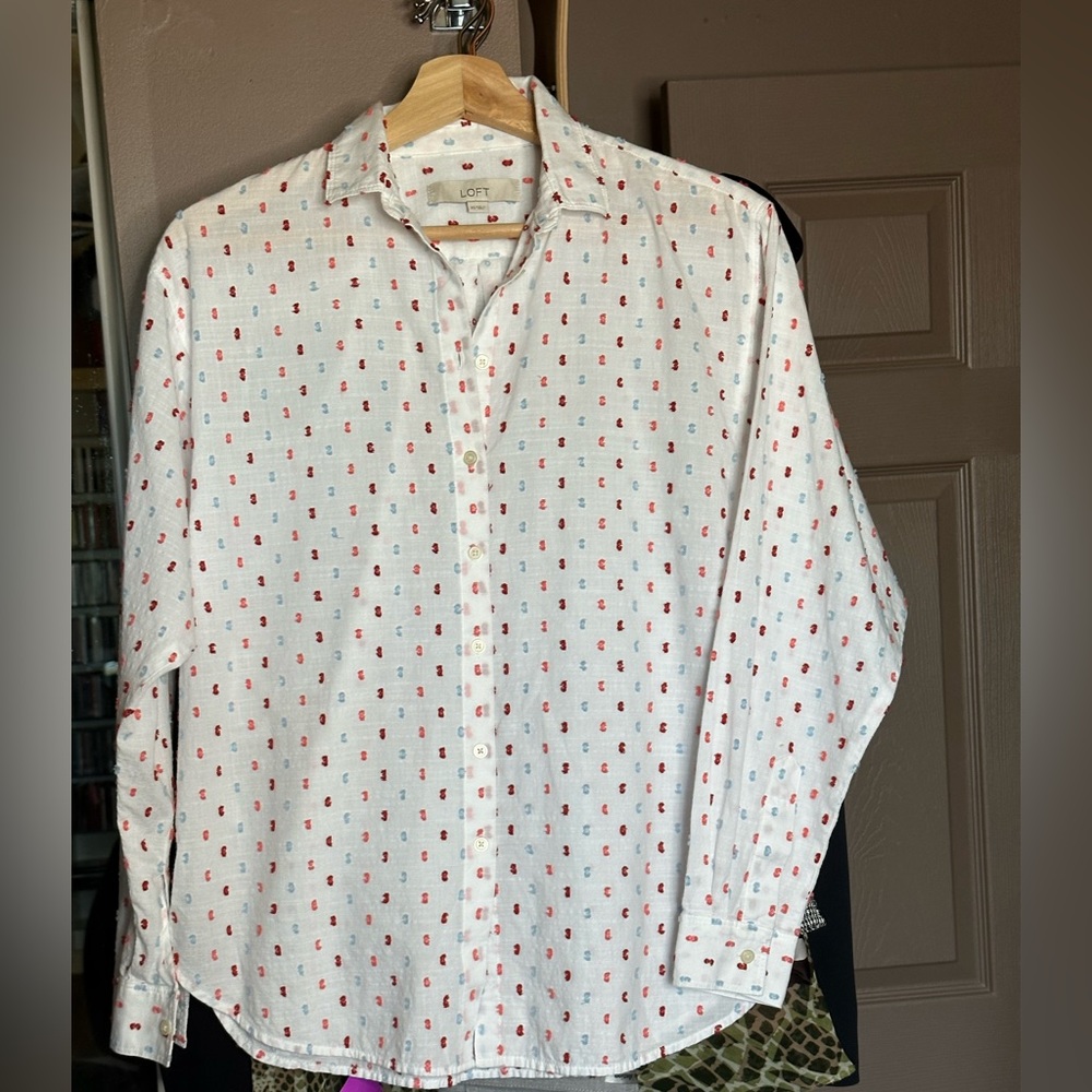 LOFT size xs 100% cotton shirt w/ back pleat detail